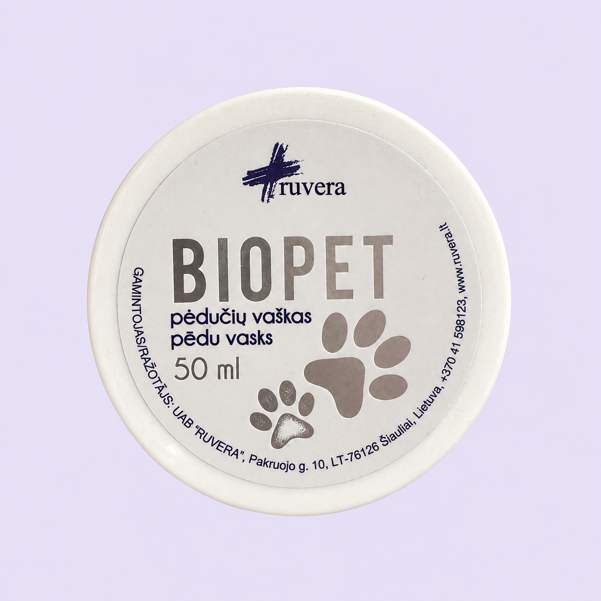 BioPet ķepu vaska 50 ml iepakojuma etiķete uz gaiša lavandas fona